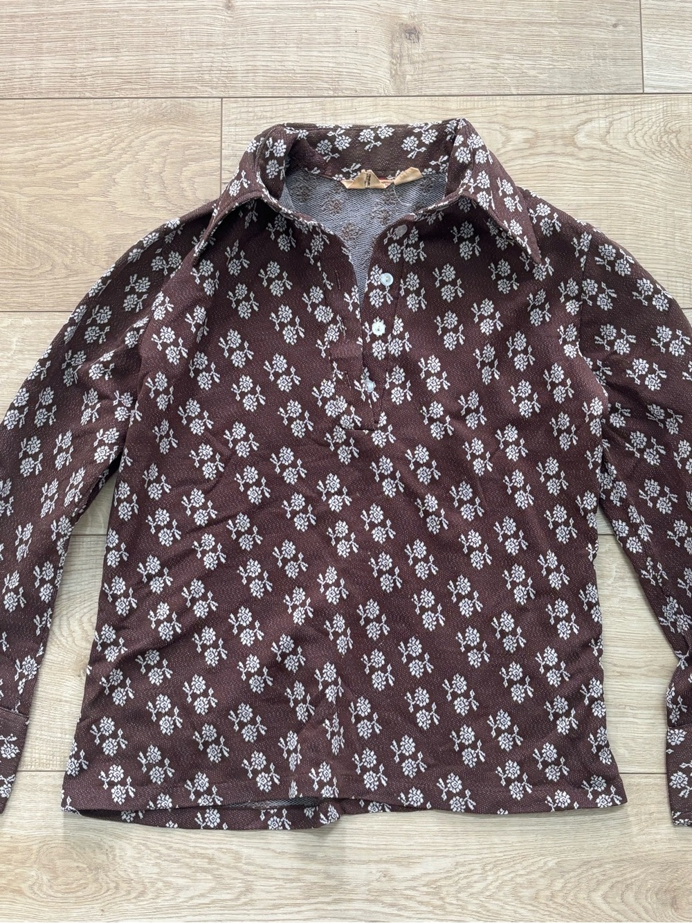 Vintage 1970s Boho Collared Polo Shirt Women’s Brown and White Vintage Blouse